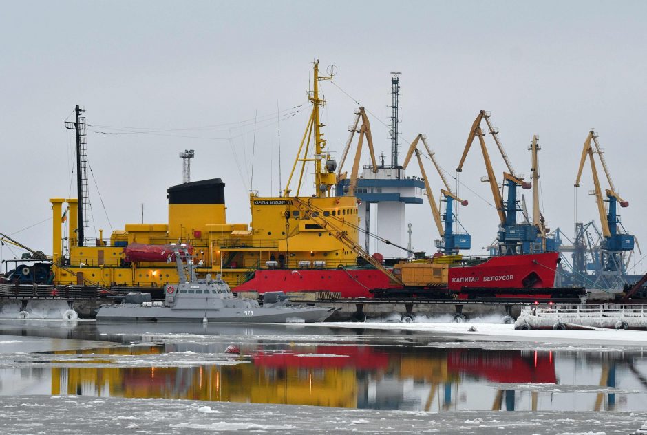 Azovo jūroje atnaujinta krovininė laivyba