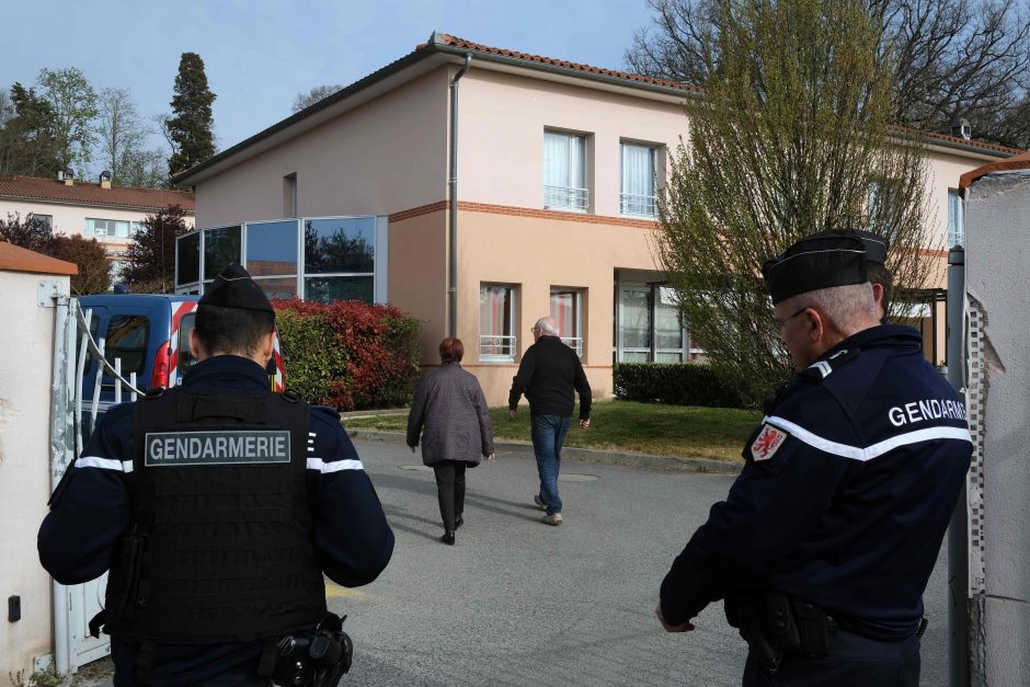 Prancūzijos senelių namuose apsinuodiję maistu mirė penki žmonės