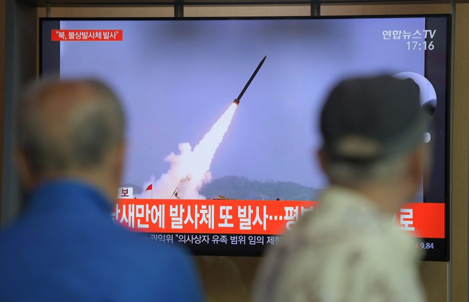 Šiaurės Korėja veikiausiai paleido dvi raketas