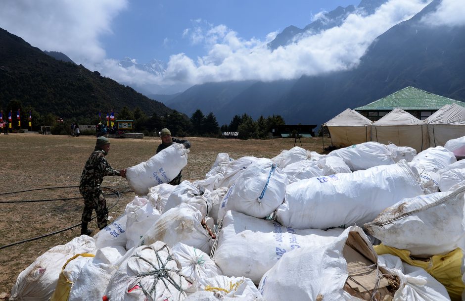 Everesto kalno regione uždrausti vienkartiniai plastiko gaminiai