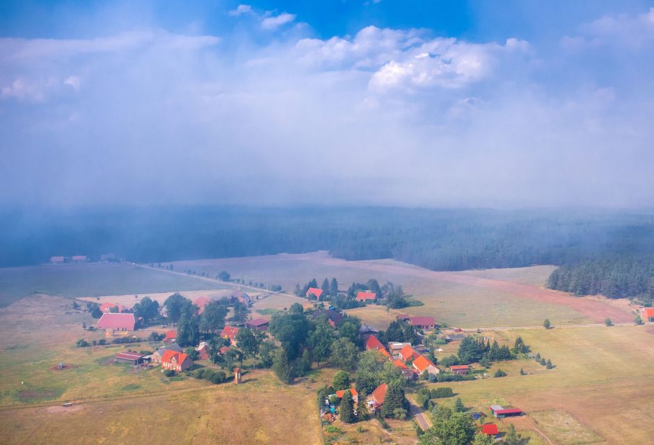 Vokietijos buvusį karinį poligoną apėmė didžiulis miško gaisras