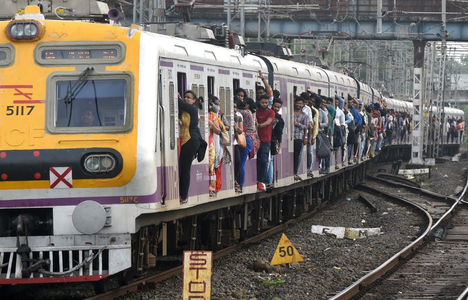 Indija kelius ir traukinius pavadins drausmingų mokesčių mokėtojų vardais?
