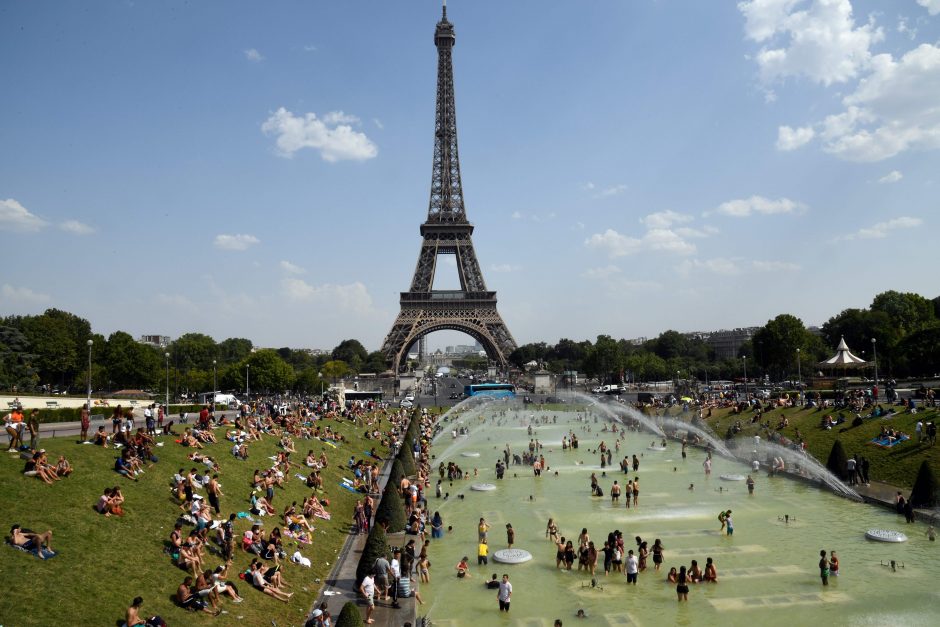 Paryžius su klimato kaita kovos parkais ir sodais