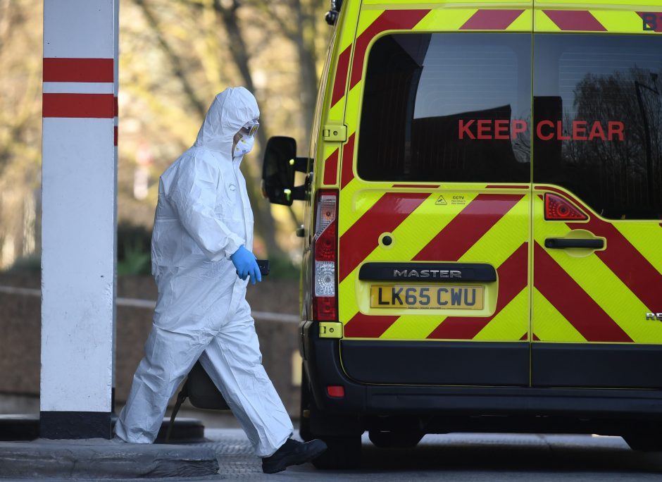 Londono ligonines pasiekė virusu užsikrėtusių pacientų „cunamis“