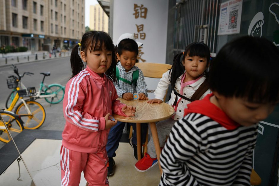 Kinijoje poroms leista auginti iki trijų vaikų