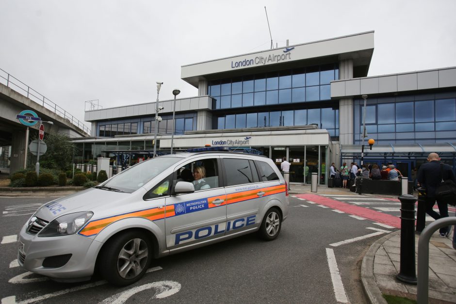 Londono Sičio oro uostas uždarytas dėl rastos karo laikų bombos