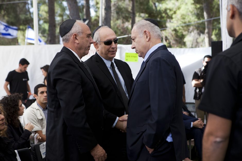 Izraelyje atidengtas Sh. Pereso antkapis