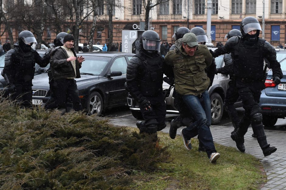 Baltarusijoje prieš protestą sulaikytas opozicijos lyderis