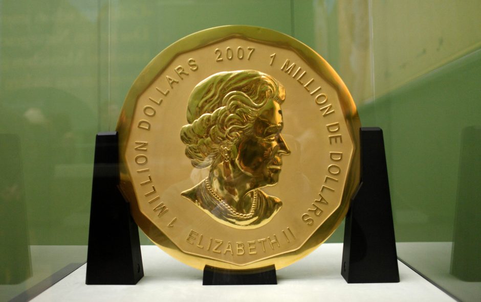 Už 100 kilogramų auksinės monetos vagystę nuteisti kalėti trys vyrai