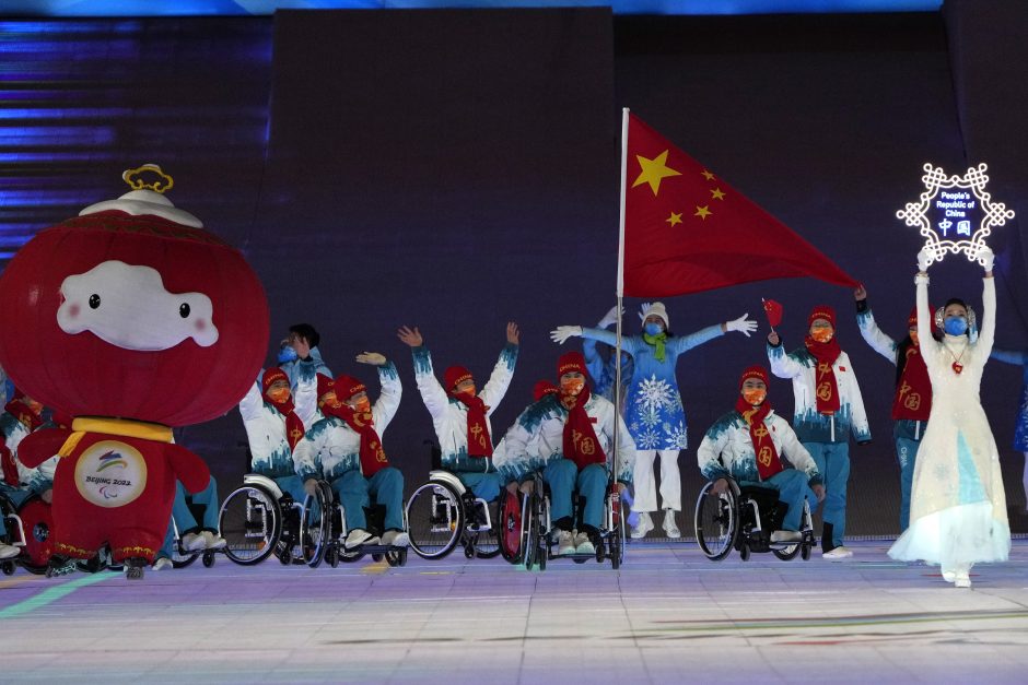 Pekine prasideda karo Ukrainoje ir įtampos su Kinija temdomos žiemos paralimpinės žaidynės