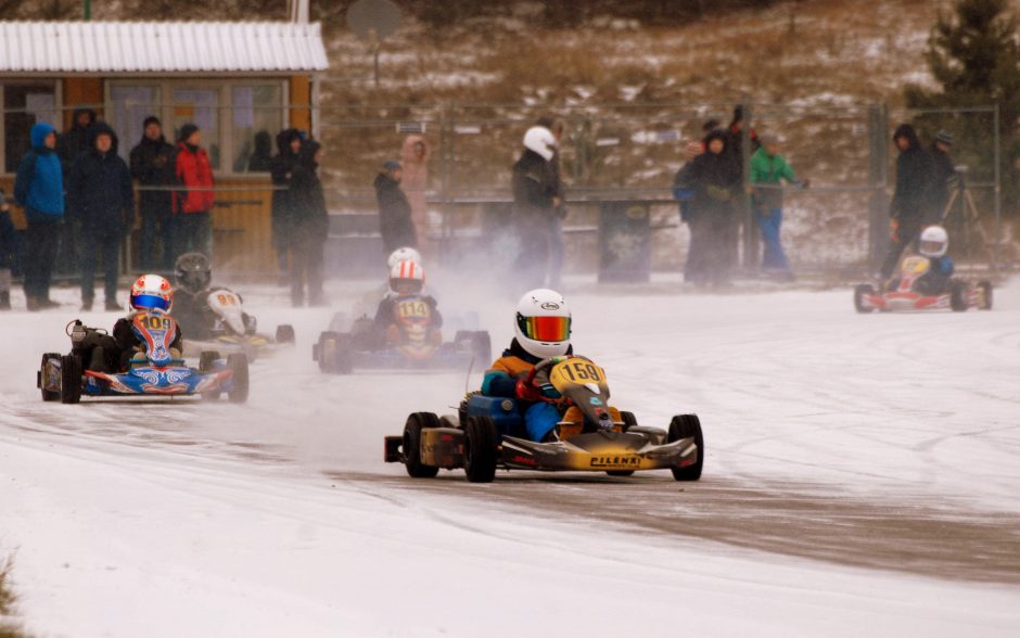 Žiemos sezoną kartingo lenktynininkai pradėjo Aukštadvaryje