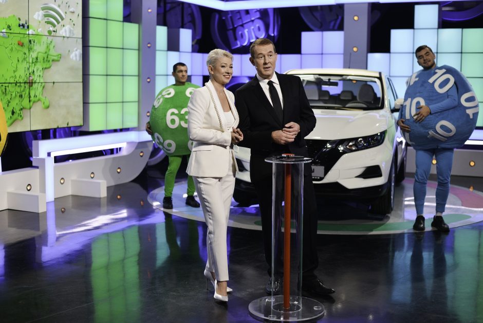 „Teleloto“ laimėtą „Volkswagen T-Cross“ vairuos sūnūs