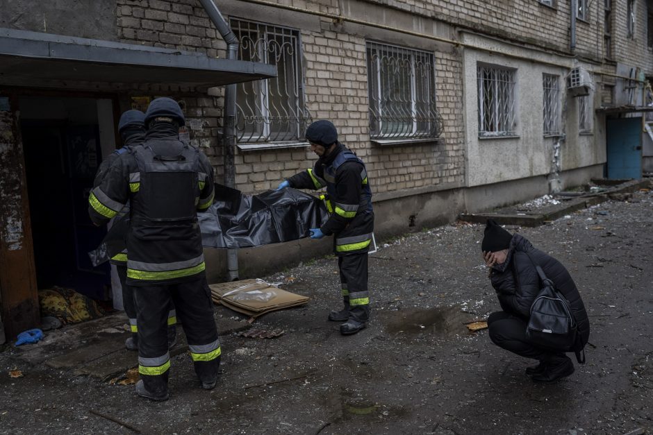 Ukrainiečių pareigūnė: Rusijos pajėgoms apšaudžius Chersoną žuvo 15 žmonių
