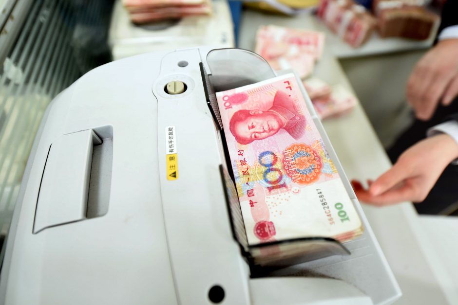 Kinijos paskolų rykliai reikalauja apsinuoginusių skolininkių nuotraukų