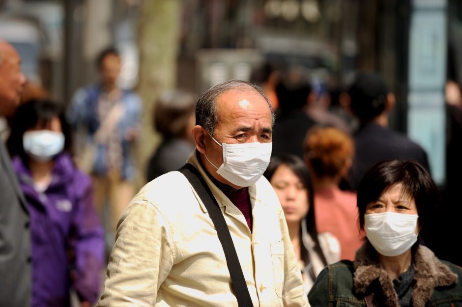 Kinijoje paslaptingas pneumonijos protrūkis nusinešė pirmąją gyvybę