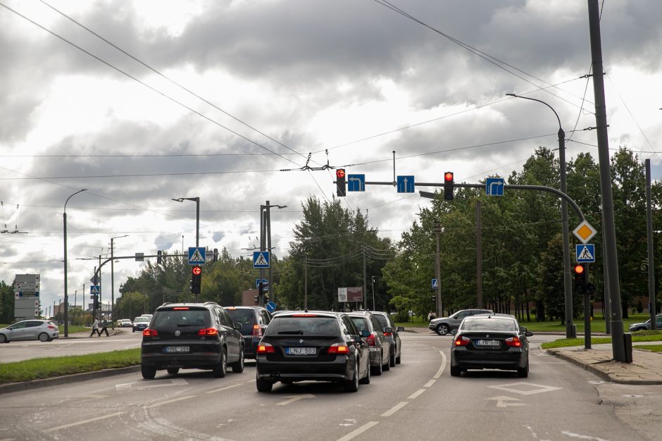 Vairuotojai skundžiasi dėl sankryžos: eismas nejuda taip efektyviai, kaip galėtų