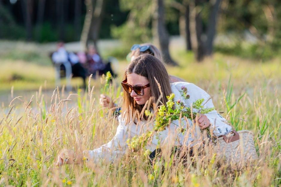 Nida puošis Joninių vainikais