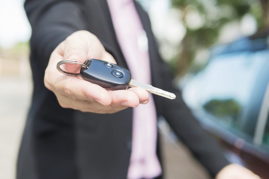 „Regitra“ praneša apie sukčiavimo atvejus: automobiliai parduodami neva su kodu 