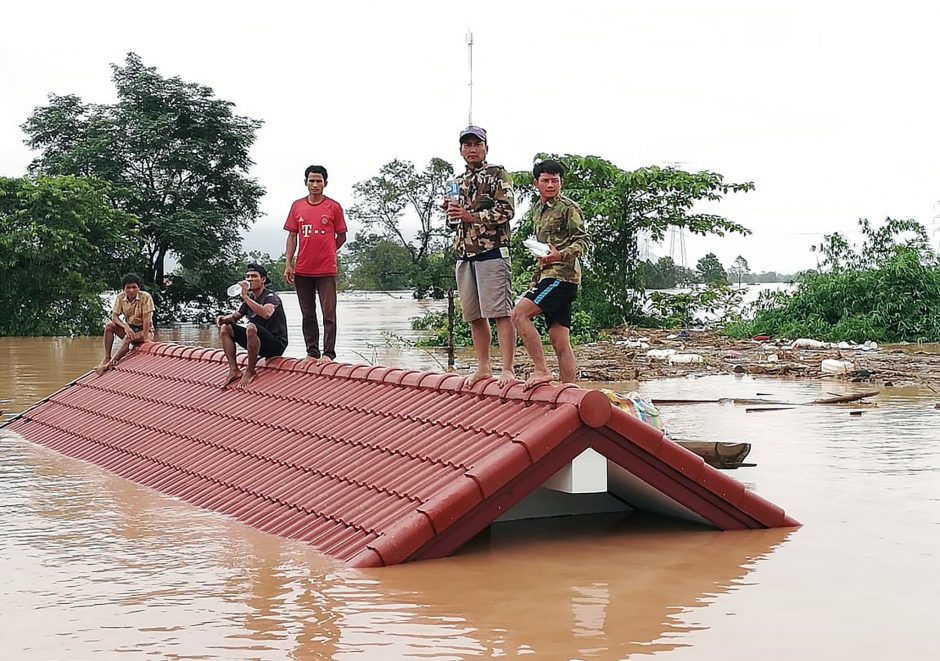 Laose griuvus užtvankai dingo šimtai žmonių