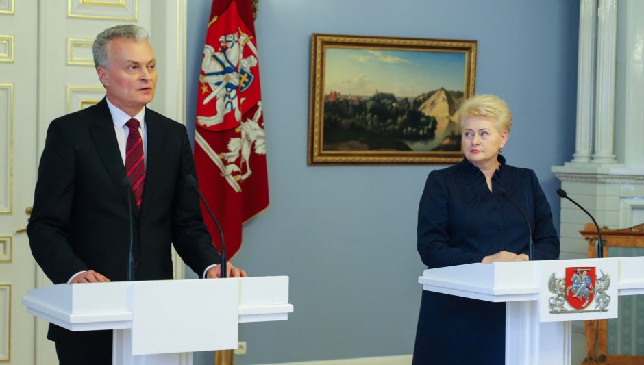 Palygino D. Grybauskaitės ir G. Nausėdos prezidentavimą: kaip diena ir naktis