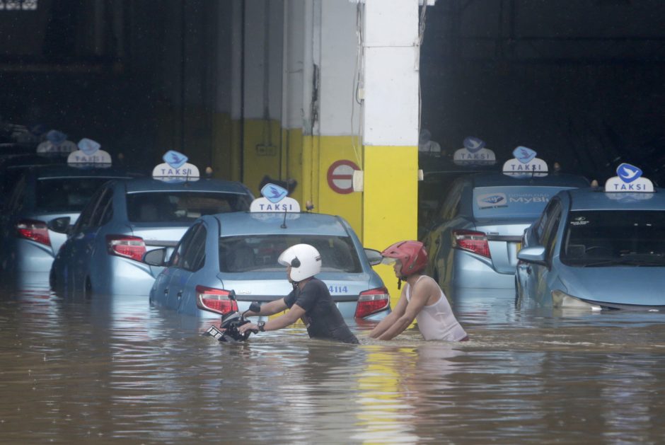 Indonezijoje potvynių aukų padaugėjo iki 23