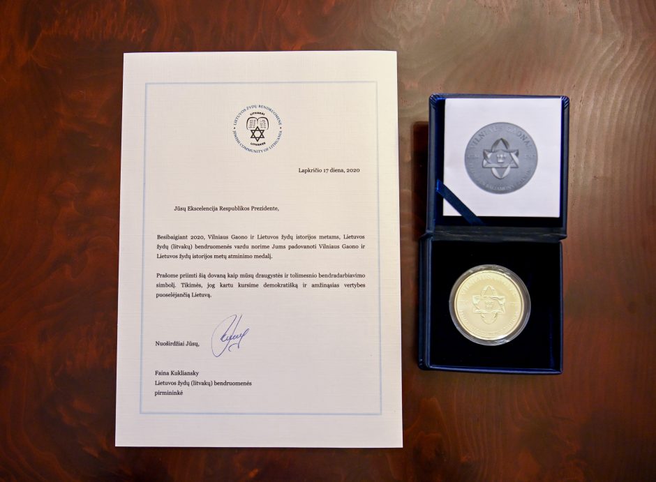 Prezidentui įteiktas Vilniaus Gaono ir Lietuvos žydų istorijos metų atminimo medalis