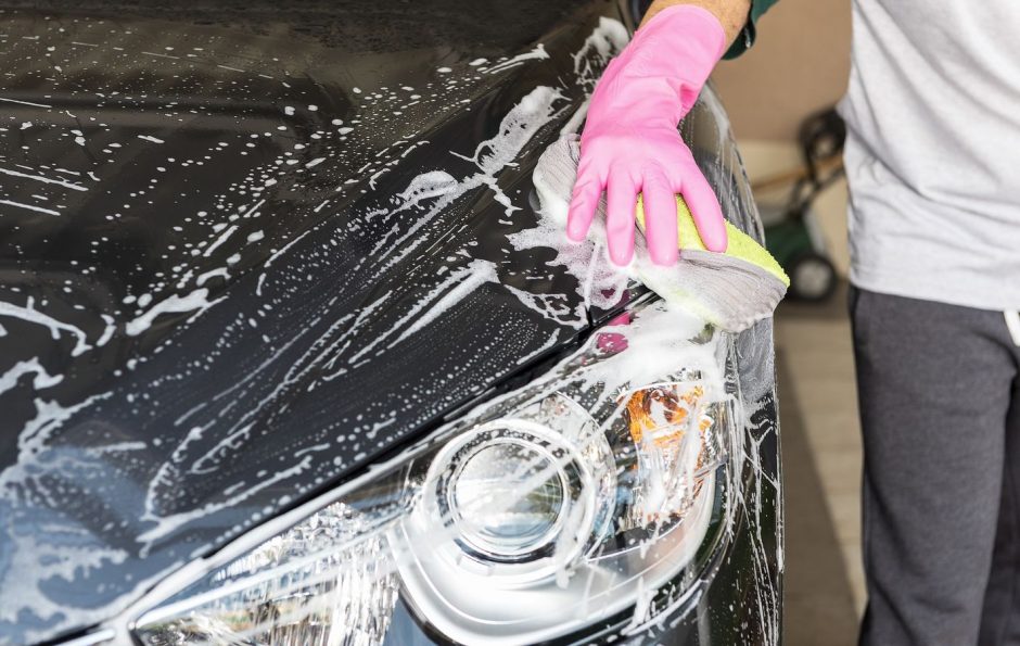 Ekspertų patarimai: kaip pasirūpinti automobilio švara?