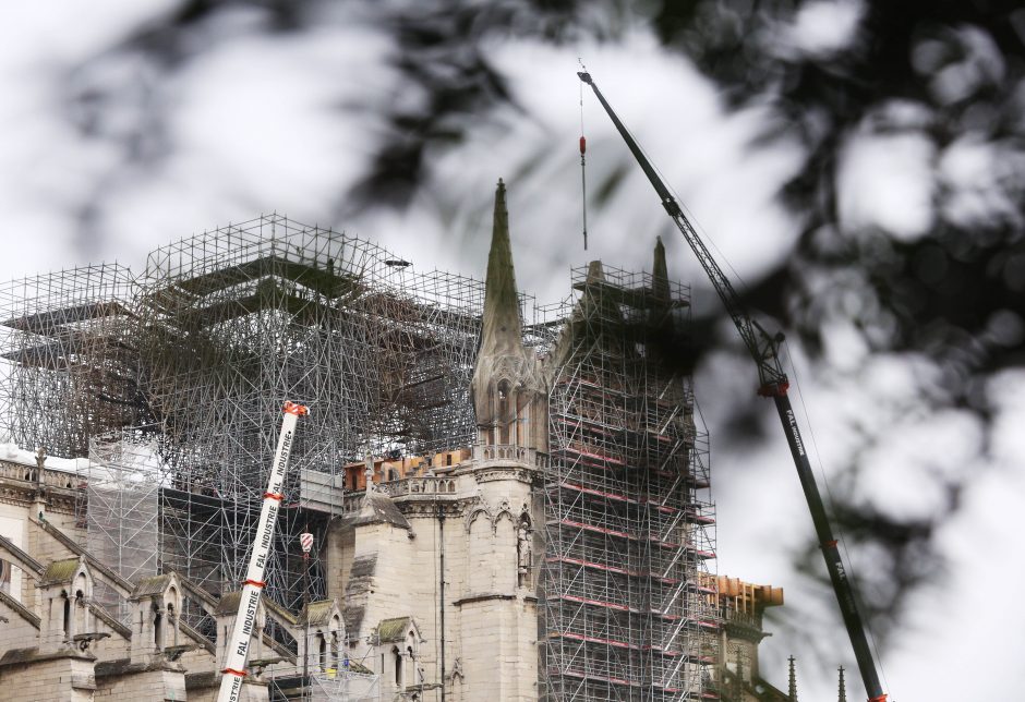 Prancūzijoje – konfliktas dėl gaisro nuniokotos katedros rekonstrukcijos