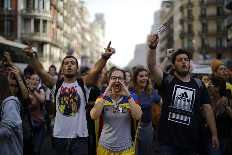 Ispanijos teismas skyrė katalonų lyderiams įkalinimo iki 13 metų bausmes