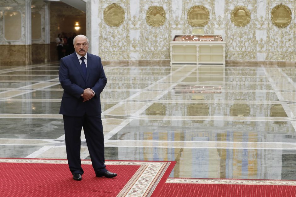 „Auksinis dugnas“ – žadintuvas paskutiniams A. Lukašenkos gerbėjams