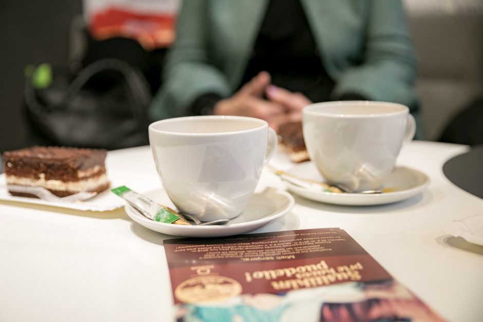 Vilniaus senjorams padovanota per 8 tūkst. kavos puodelių