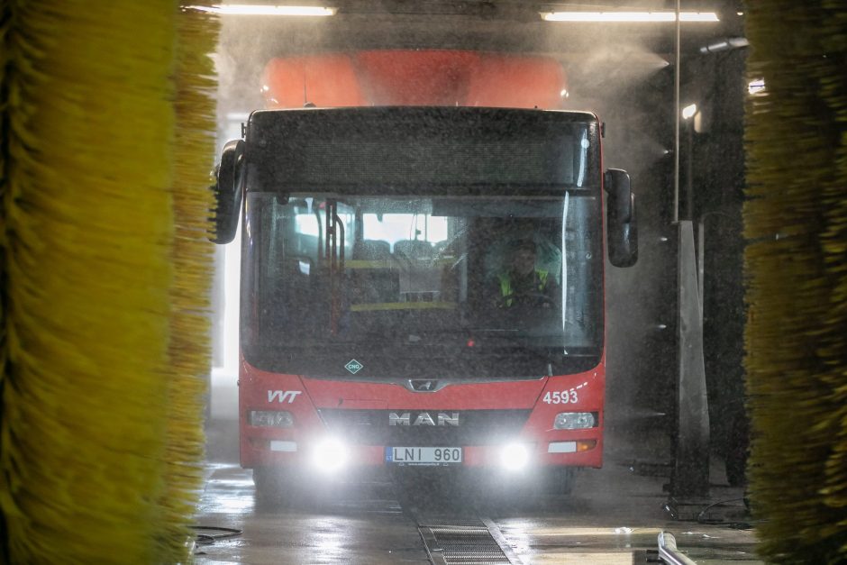 Vilnius kviečia iš namų judėti tik esant būtinybei: keičiasi viešojo transporto tvarkaraščiai