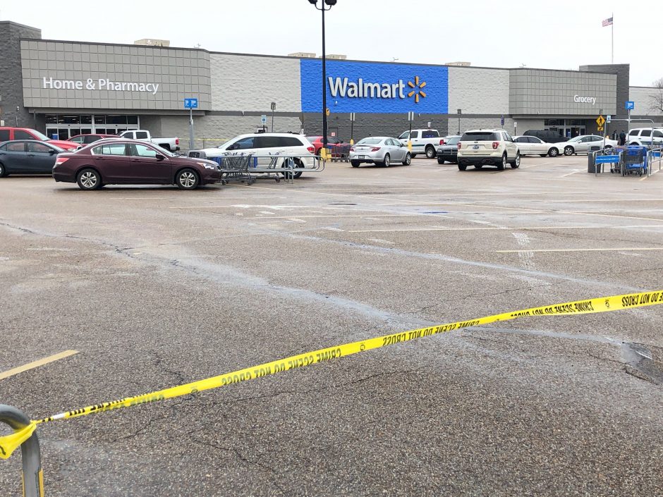 Arkanzase per šaudynes parduotuvėje nukautas užpuolikas ir sužeisti du policininkai