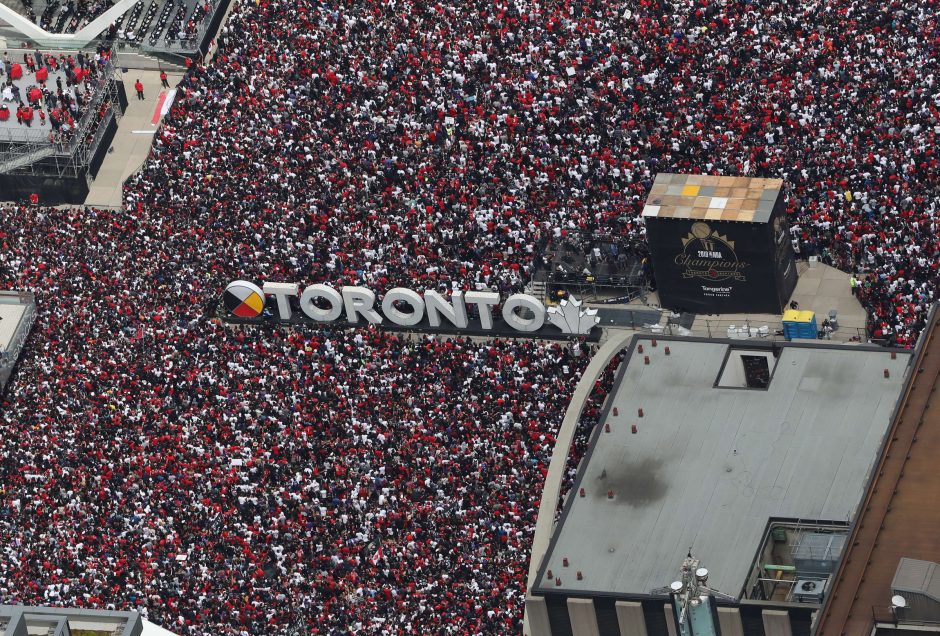 Panika Toronte: per „Raptors“ sirgalių šventę pašauti 4 žmonės, 3 areštuoti