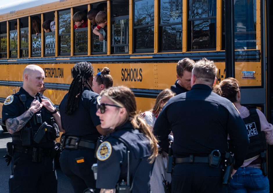 Per šaudymo incidentą vienoje JAV mokykloje žuvo 6 žmonės, įskaitant 3 vaikus 
