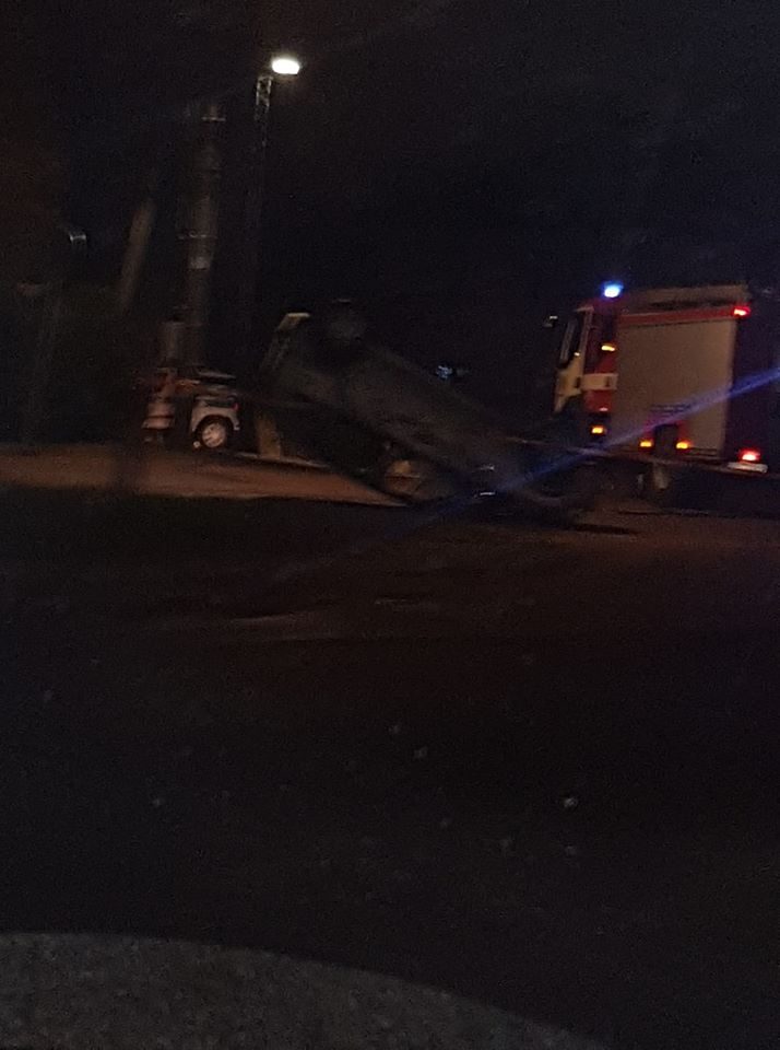 Garliavoje – stipri avarija: vienas automobilis apvirto ant stogo