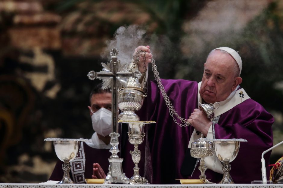 Pandemijos suvaržytame Vatikane popiežius paminėjo Gavėnios pradžią