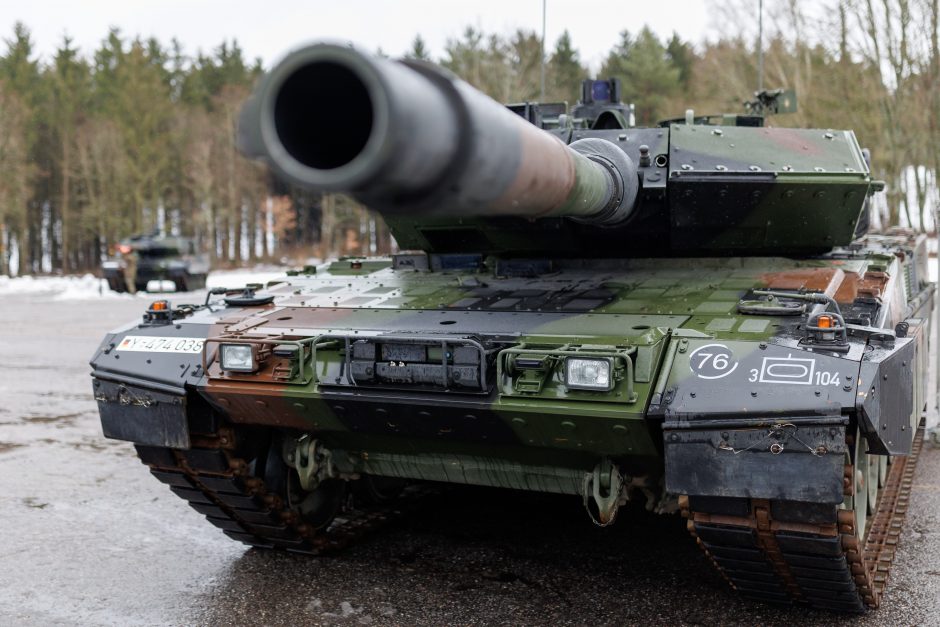 Vokietija tikisi, kad iki balandžio Ukrainai bus pristatyti pirmieji „Leopard 2“ tankai