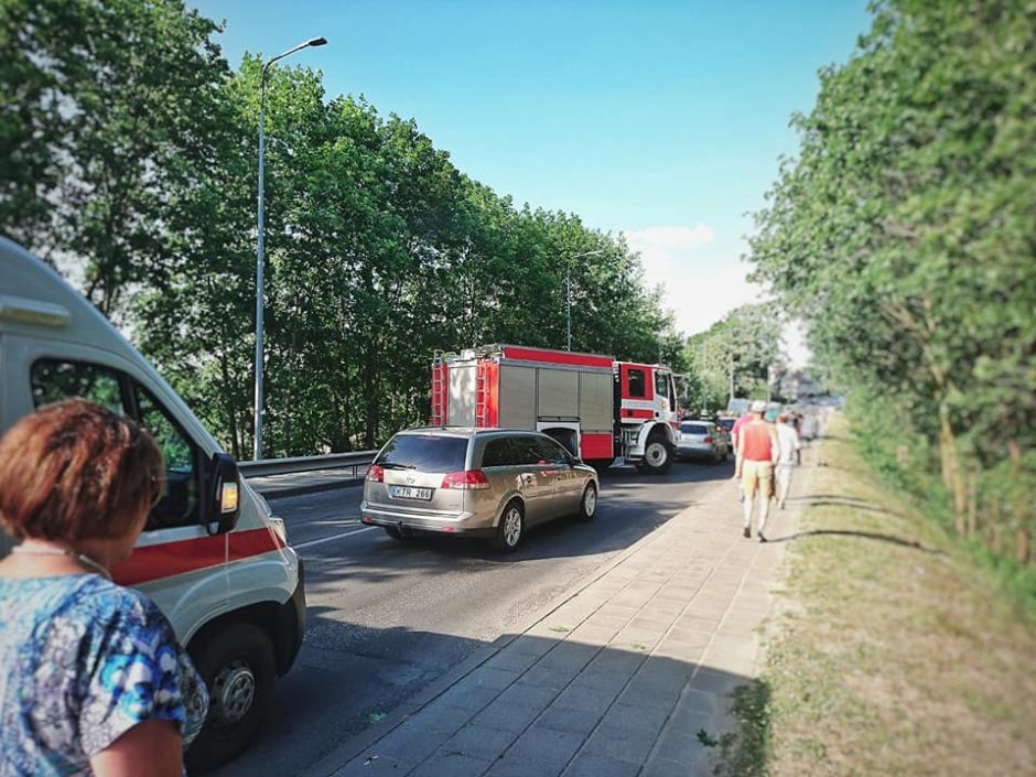 Alytuje dėl trijų automobilių avarijos uždarytas A. Juozapavičiaus tiltas