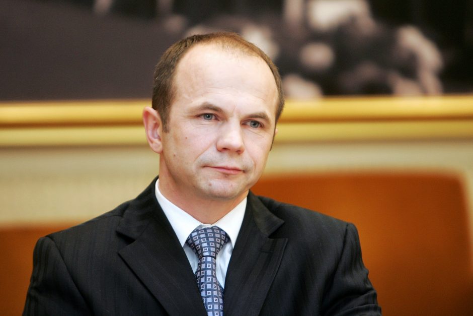 VRK panaikino kandidato į Seimą „darbiečio“ A. Astiko neliečiamybę
