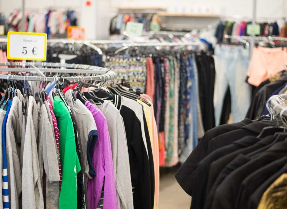 Į dėvėtų drabužių parduotuves traukia ne tik dėl kainos: svarbu ir stiliaus atradimai