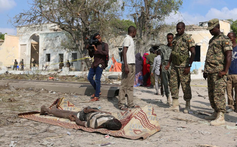 Somalio sostinėje per mirtininko išpuolį žuvo 16 žmonių