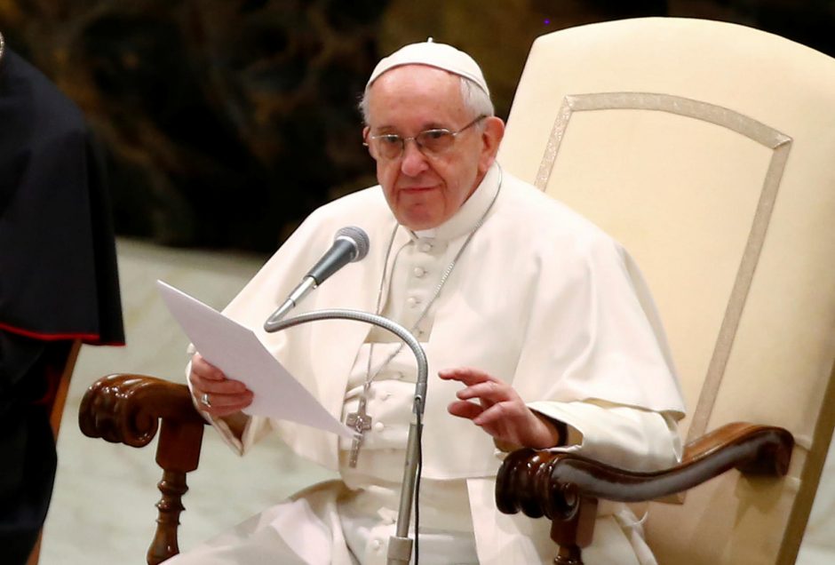 Popiežius pakeitė planus dėl Kalėdų, dviem kardinolams nustačius COVID-19