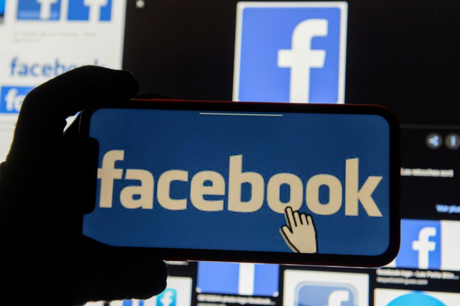 Rusija pareikalavo iš „Facebook“ pasiaiškinti dėl užblokuotų paskyrų
