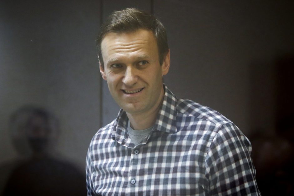 Rusijos gydytojai ragina A. Navalną „nedelsiant“ nutraukti bado streiką 