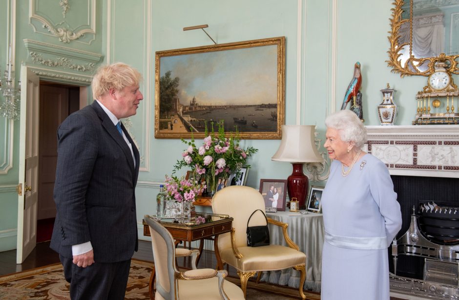 Britanijos karalienė pirmąkart nuo 2020 metų kovo priėmė premjerą tiesioginei audiencijai