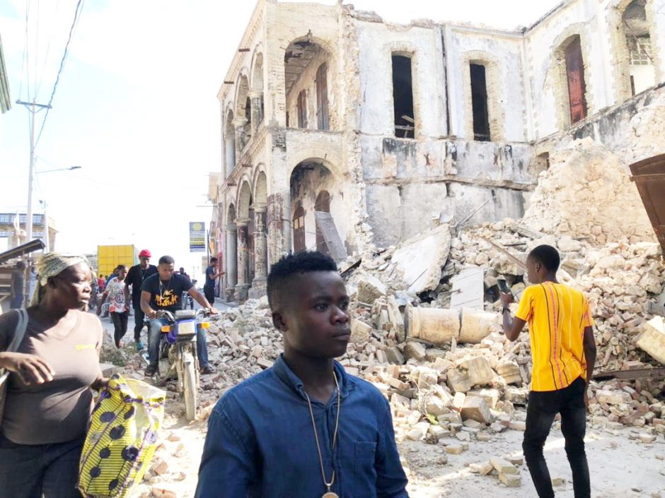 Haityje per žemės drebėjimą žuvo mažiausiai 227 žmonės 