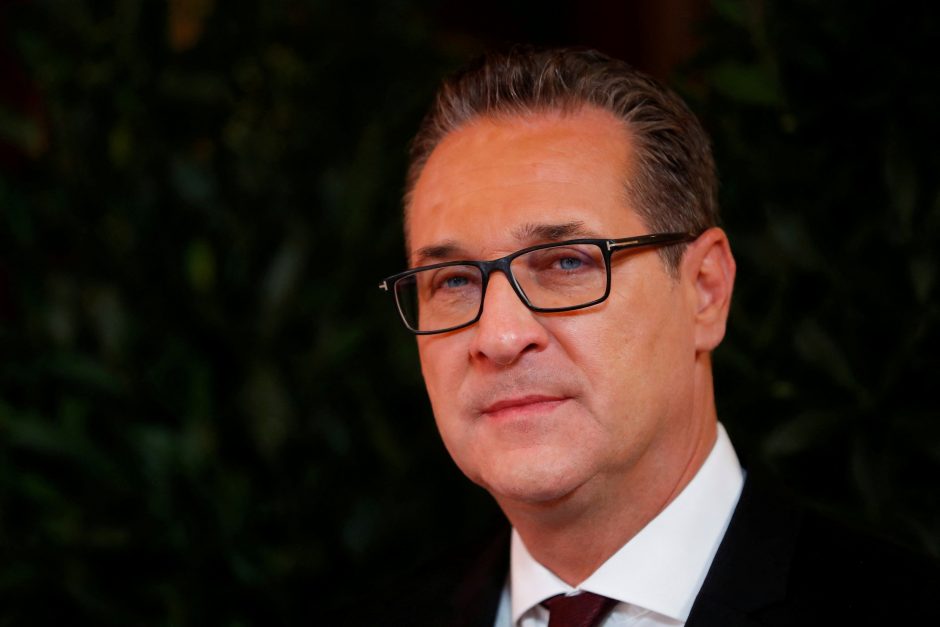 Austrijos kraštutinių dešiniųjų buvęs vicekancleris išteisintas dėl korupcijos