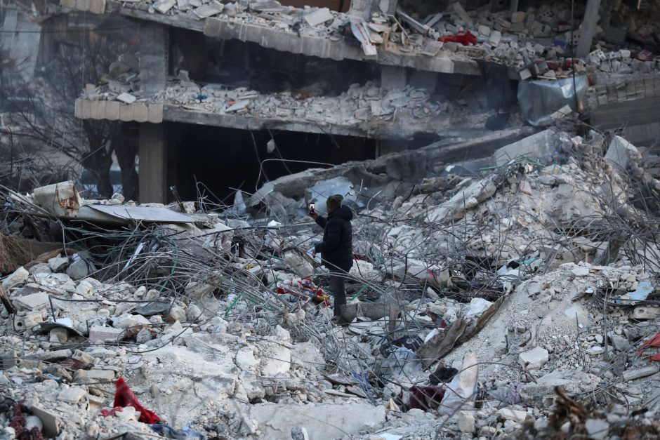 Žemės drebėjimo Turkijoje ir Sirijoje aukų skaičius viršijo 20 000 