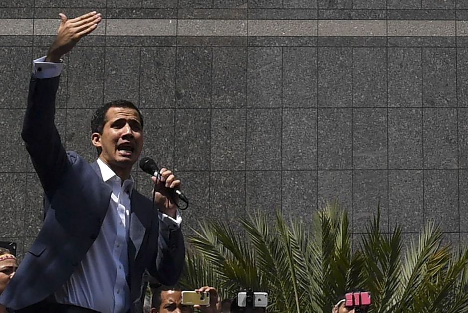J. Guaido grįžus namo JAV perspėja Venesuelą reaguosianti į grasinimus jam 